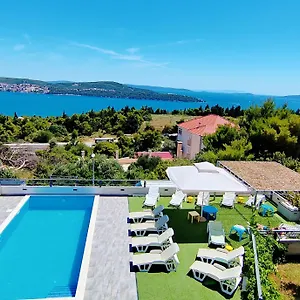 https://villa-confido-luxury-apartment-01.splithotels.org
